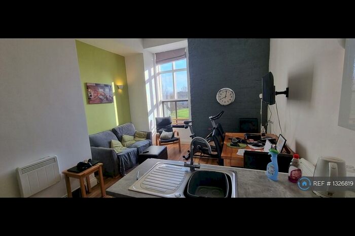 1 Bedroom Flat To Rent In Houldsworth Street, Reddish, SK5