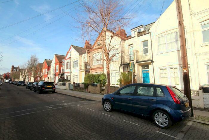 2 Bedroom Maisonette To Rent In Kimberley Gardens, Harringay, London, N4