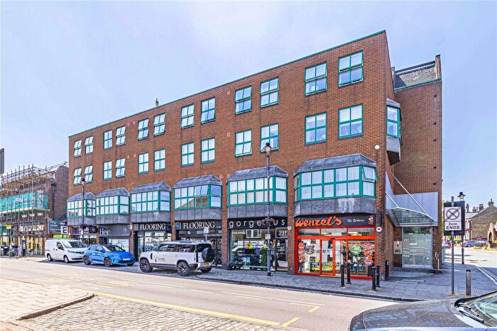 2 Bedroom Apartment For Sale In High Street, Berkhamsted, Hertfordshire, HP4