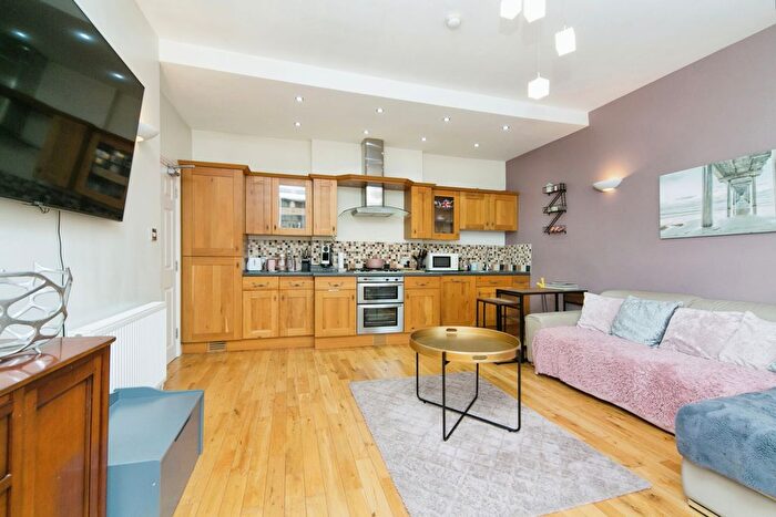 2 Bedroom Flat For Sale In Sea Bank Road, Colwyn Bay, Conwy, LL28