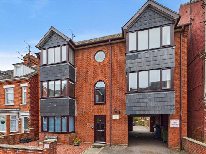 2 Bedroom Apartment For Sale In Felix Road, Felixstowe, Suffolk, IP11