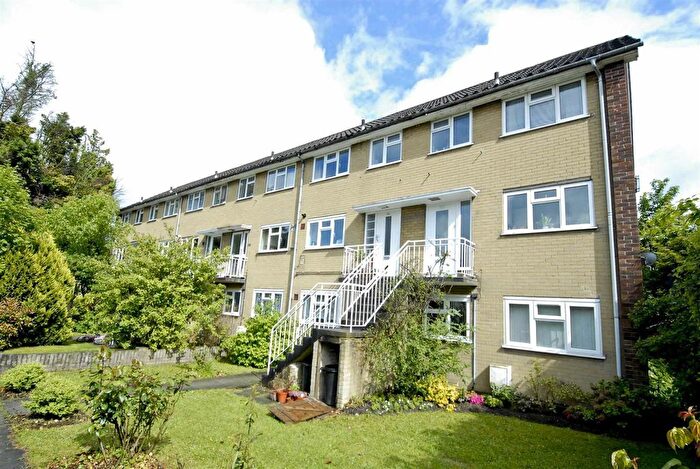 2 Bedroom Maisonette For Sale In The Greenway, Ickenham, UB10