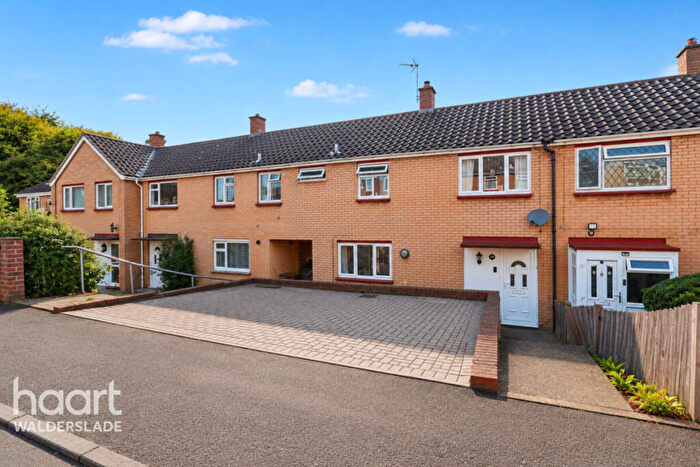 3 Bedroom Terraced House For Sale In Campion Close, Chatham, ME5
