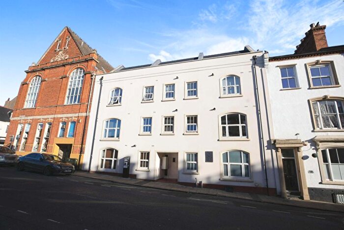 1 Bedroom Apartment For Sale In Hazelwood Road, Northampton, NN1