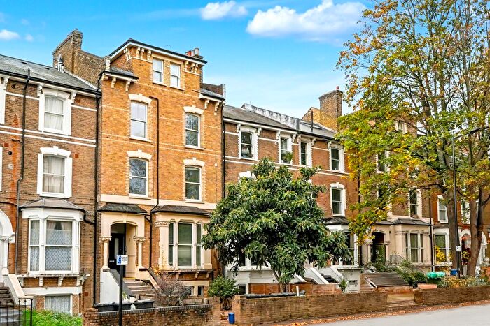 2 Bedroom Flat To Rent In Amhurst Road (), Hackney, London, E8