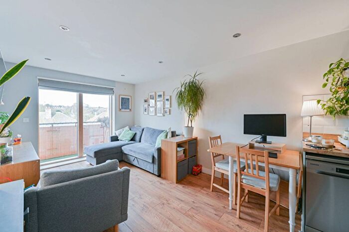 1 Bedroom Flat To Rent In Bassett House, Wimbledon, London, SW19