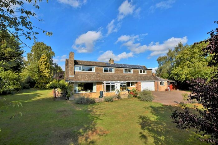 5 Bedroom Detached House For Sale In Leicester Road, Thornhaugh, PE8