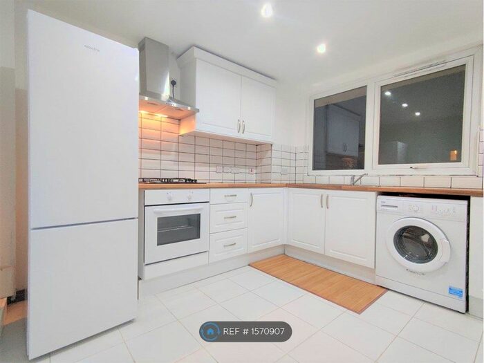 3 Bedroom Flat To Rent In Kelyway House, London, SW2