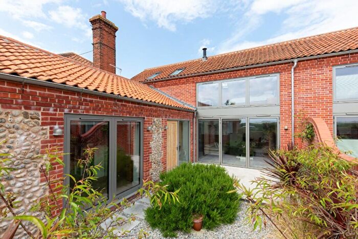 3 Bedroom Barn Conversion To Rent In Holt Road, NR25