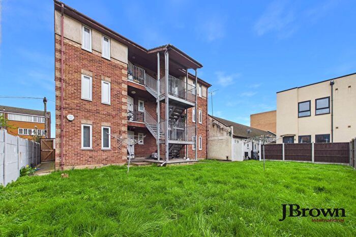 1 Bedroom Flat For Sale In Melbourne Road, Tilbury, Essex, RM18