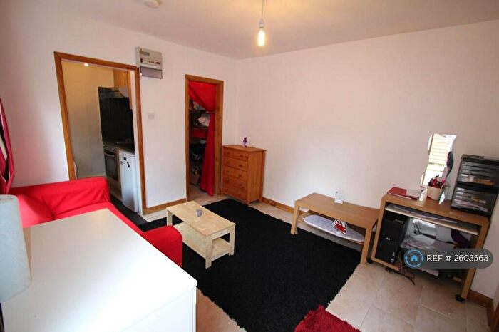 Studio To Rent In Mountfield Road, London, N3