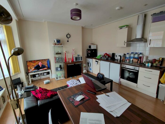 2 Bedroom Flat To Rent In East Park Road, Leicester, LE5