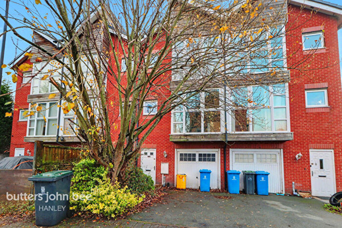 3 Bedroom Town House To Rent In Brentleigh Way, Stoke-On-Trent, ST1