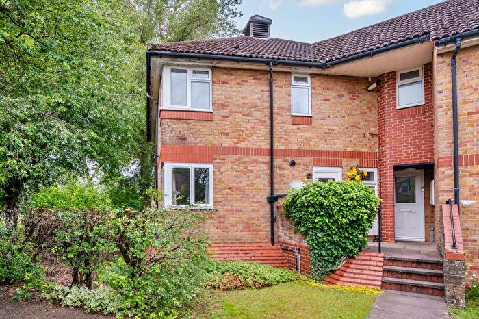 2 Bedroom Apartment To Rent In Challenor Close, Abingdon, OX14