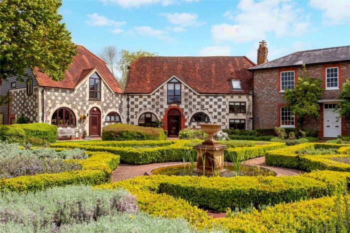 5 Bedroom Detached House For Sale In Frogmill Court, Black Boy Lane, Hurley, Maidenhead, SL6