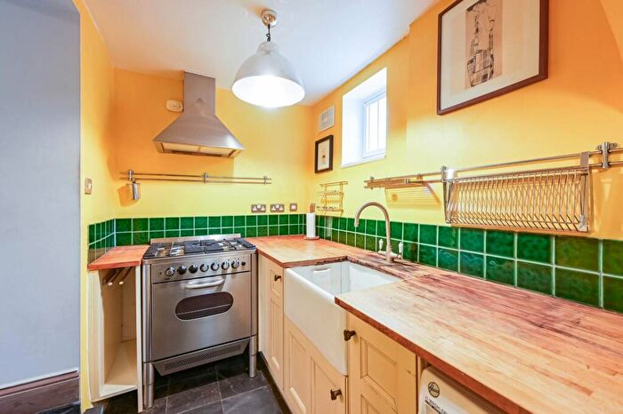 2 Bedroom Flat For Sale In Hackney Road, Bethnal Green, London, E2