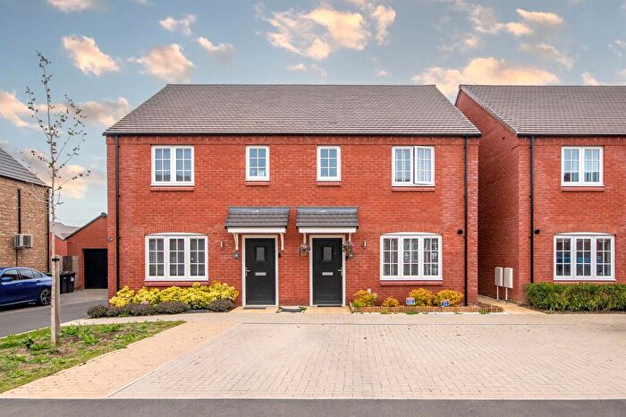 3 Bedroom Semi Detached House For Sale In Jupiter Road, Barton Seagrave, Kettering, NN15