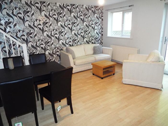 3 Bedroom House To Rent In Tipton Street, Wincobank, S9