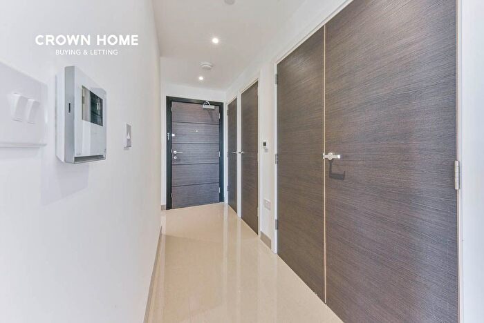 2 Bedroom Flat For Sale In Conquest Tower, Blackfriars Circus, SE1