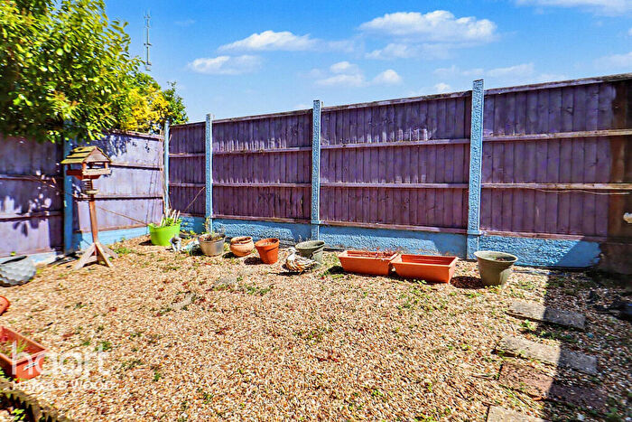 1 Bedroom Flat For Sale In Kings Lynn Drive, Harold Hill, RM3
