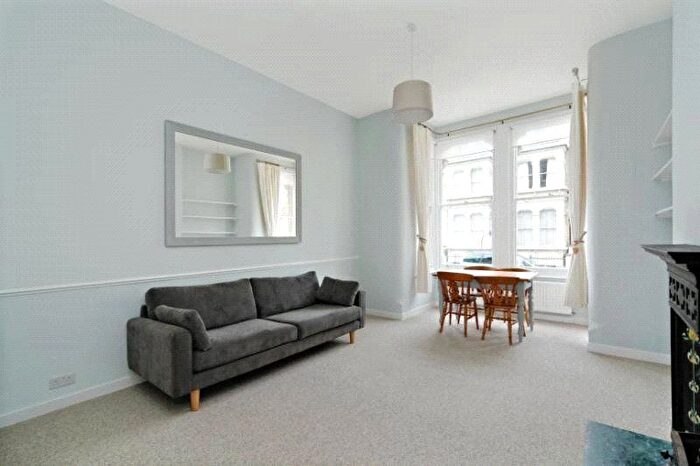 2 Bedroom Flat For Sale In Lakeside Road, Brook Green, London, W14