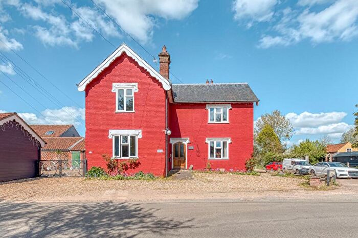 6 Bedroom Detached House For Sale In Station Road, Yaxham, NR19