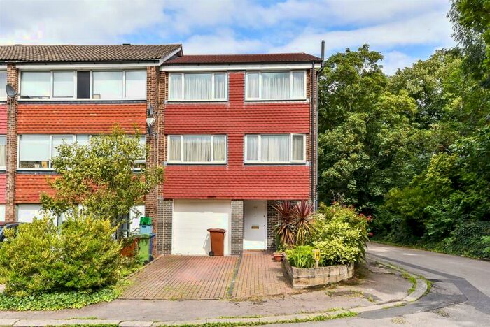 4 Bedroom End Of Terrace House To Rent In Beaulieu Close, London, SE5
