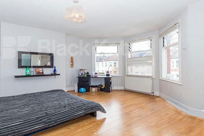 5 Bedroom Flat To Rent In Falkland Road, Turnpike Lane, N8