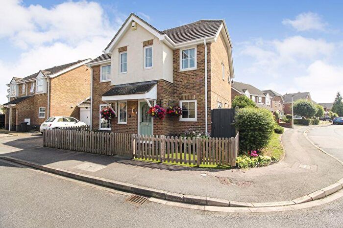 4 Bedroom Detached House For Sale In The Cloisters, Bedford, MK41