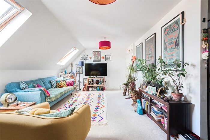 1 Bedroom Flat For Sale In High Street, Odiham, Hook, Hampshire, RG29