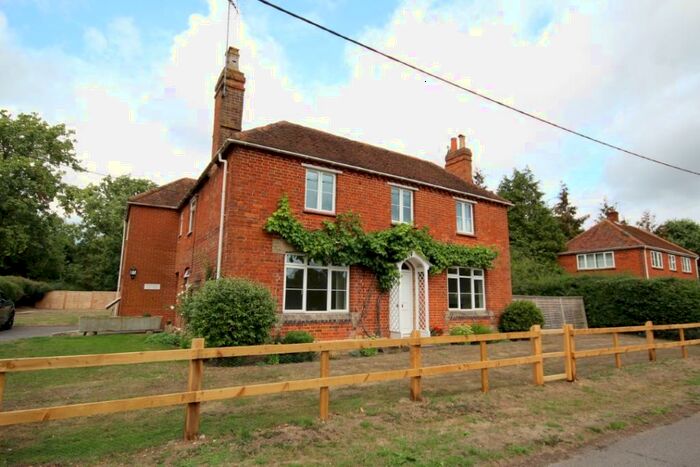 3 Bedroom Detached House To Rent In Haines Hill, Twyford, Berkshire, RG10