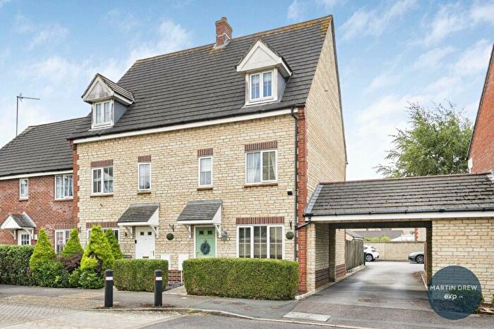 3 Bedroom Semi-Detached House For Sale In Grebe Road, Bicester, OX26