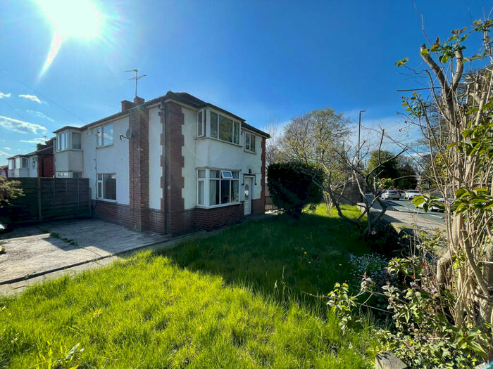 4 Bedroom Semi-Detached House To Rent In Headingley Lane, Leeds, West Yorkshire, LS6