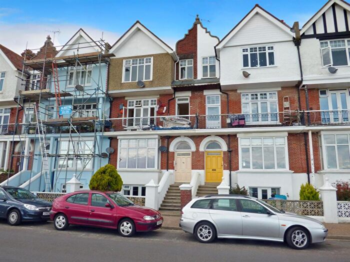 2 Bedroom Apartment To Rent In South Terrace, Littlehampton, BN17