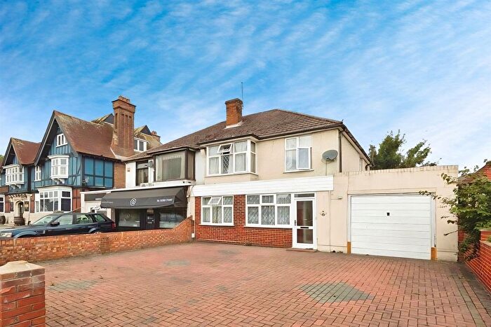 3 Bedroom Semi-Detached House To Rent In Regents Park Road, SO15
