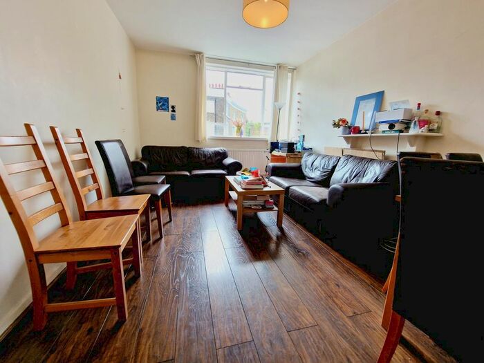 4 Bedroom Flat To Rent In Great Percy Street, London, WC1X
