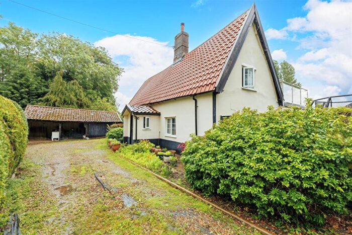 4 Bedroom Detached House For Sale In Tooks Common Lane, Ilketshall St Andrew, NR34