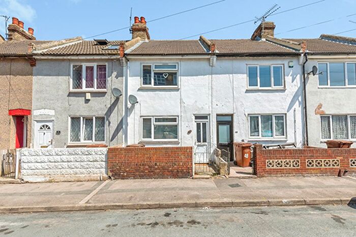 3 Bedroom Terraced House For Sale In Glencoe Road, Chatham, ME4