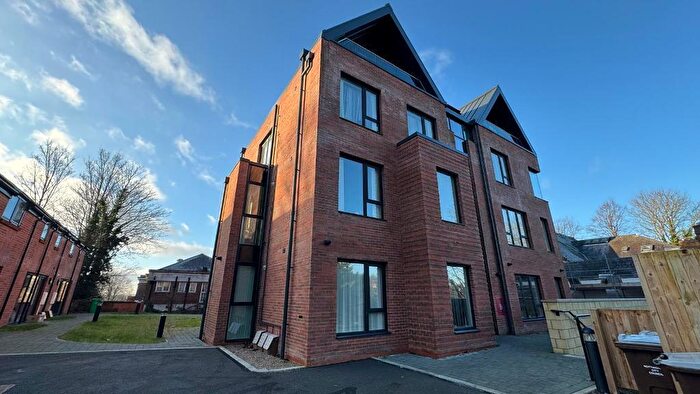 2 Bedroom Flat To Rent In Elm Bank, Nottingham, Nottinghamshire, NG3