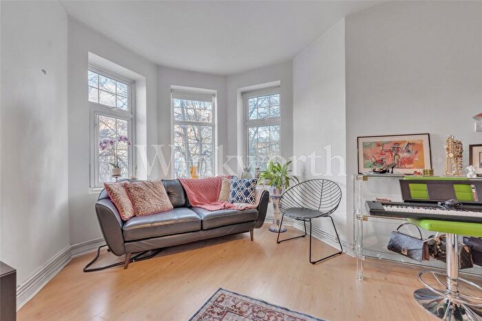 2 Bedroom Flat To Rent In Finchley Road, London, NW2