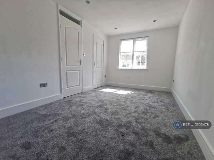 2 Bedroom Flat To Rent In Jameston, Bracknell, RG12