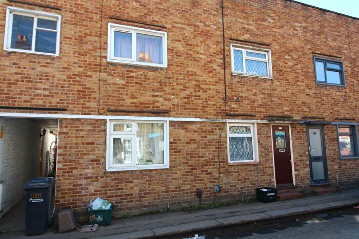 2 Bedroom Terraced House To Rent In Park Lane, Waltham Cross, EN8