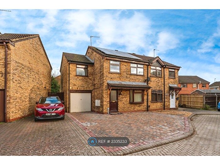 4 Bedroom Semi-Detached House To Rent In Copinger Close, Totton, Southampton, SO40