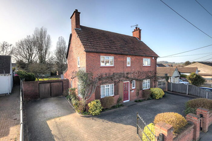 5 Bedroom Detached House For Sale In Swan Lane, Wickford, SS11