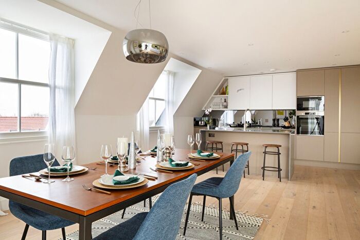 2 Bedroom Flat For Sale In Apt Whetstone Square, Whetstone, N20