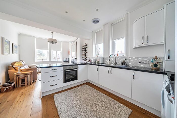 1 Bedroom Flat For Sale In High Street, Swanage, BH19