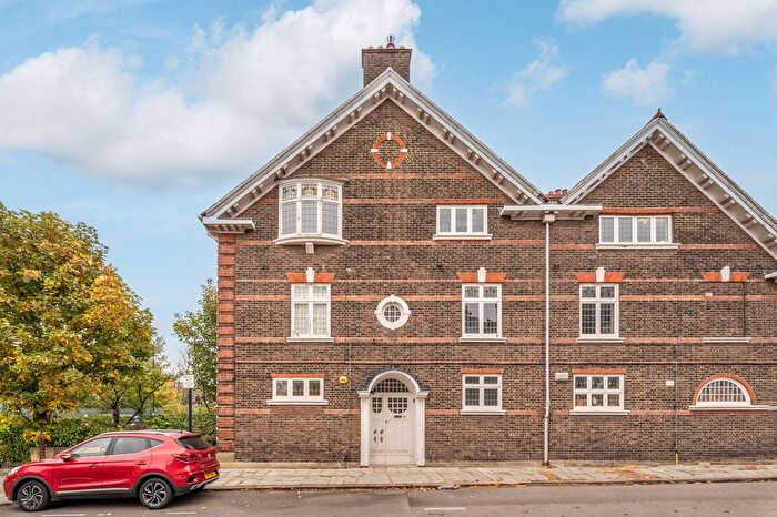 2 Bedroom Flat To Rent In Drewstead Road, Streatham Hill, London, SW16