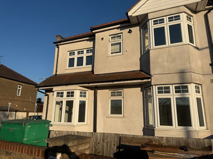 1 Bedroom Flat To Rent In Grove Road, Chadwell Heath, RM6
