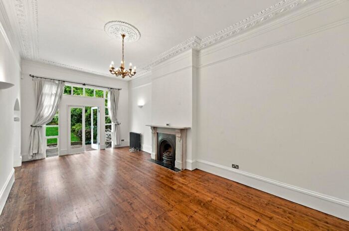 2 Bedroom Flat To Rent In Fordwych Road, London, NW2
