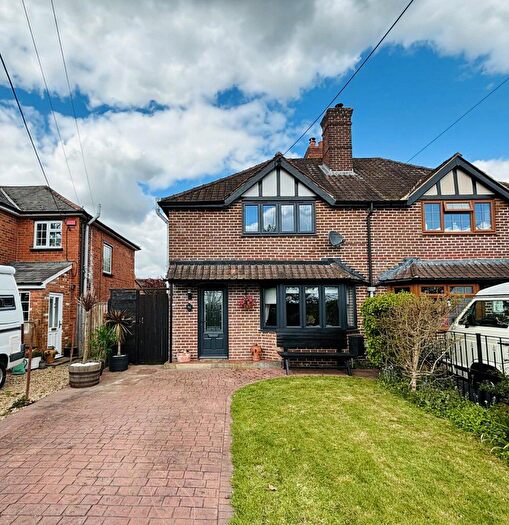 3 Bedroom Semi Detached House For Sale In Henwick Lane, Thatcham, RG18